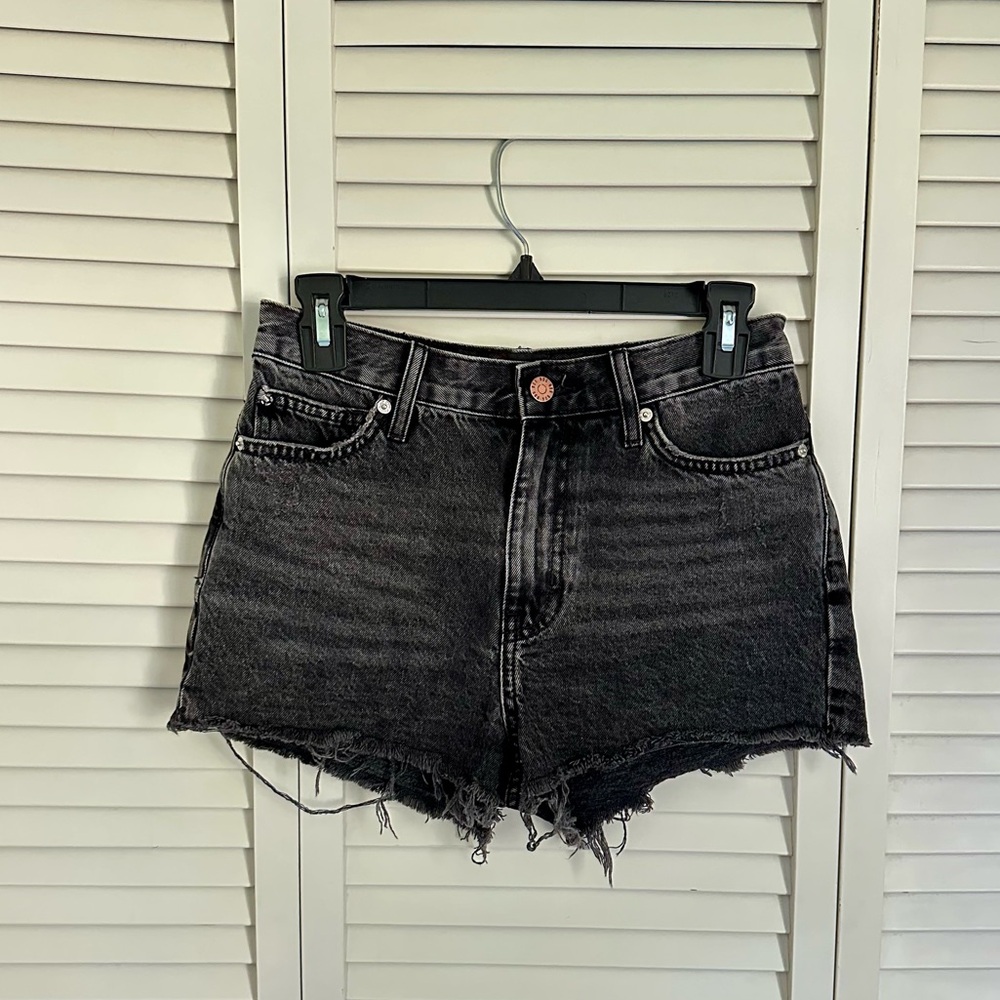 BDG Women’s black denim shorts size 25
